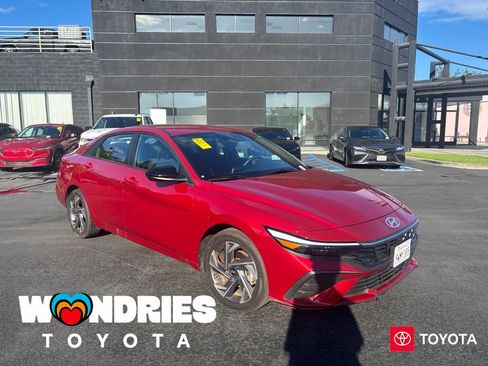 Used 2025 Hyundai Elantra Sport FWD image 1