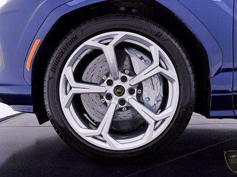 Used 2026 Lamborghini Urus SE AWD/4WD image 3