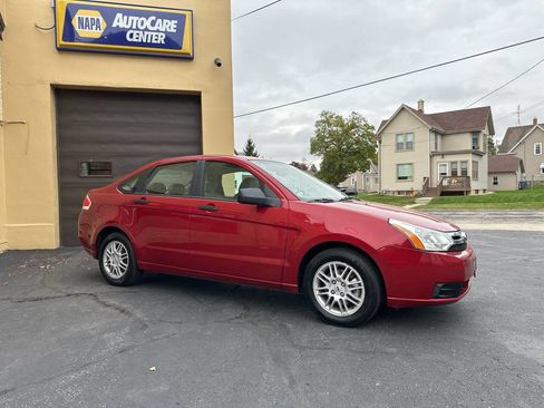Used 2010 Ford Focus SE image 5