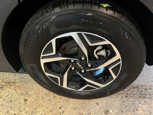 Used 2025 Kia Sportage LX image 30