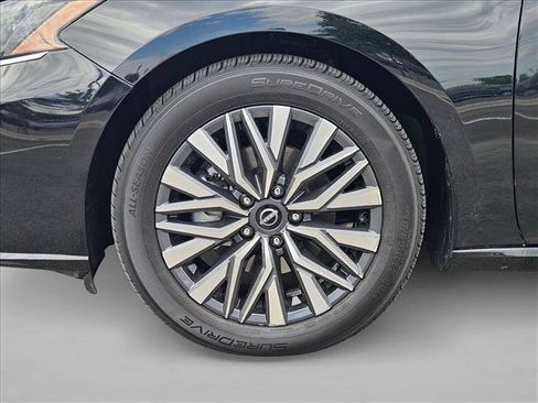 Used 2024 Nissan Altima 2.5 SV FWD image 23