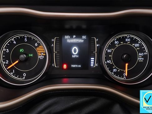 Used 2017 Jeep Cherokee Latitude w/ Cold Weather Group image 13