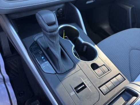 Used 2022 Toyota Highlander L image 16