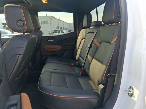 Used 2023 GMC Canyon AT4 w/ AT4 Premium Package AWD/4WD image 10