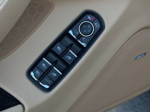 Used 2016 Porsche Panamera 4 image 16