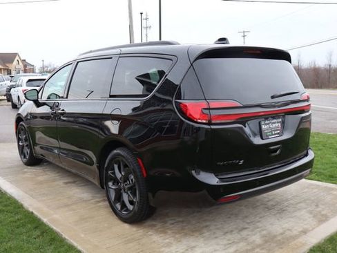 New 2026 Chrysler Pacifica Select FWD image 30