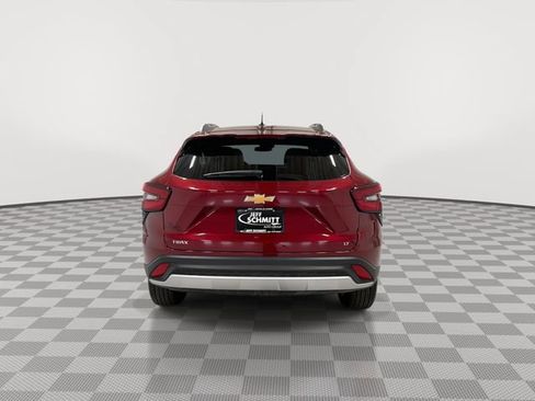 Certified 2025 Chevrolet Trax LT w/ LT Convenience Package FWD image 9