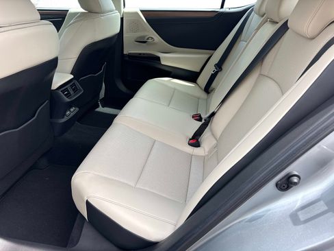 Used 2025 Lexus ES 350 w/ Premium Package FWD image 13