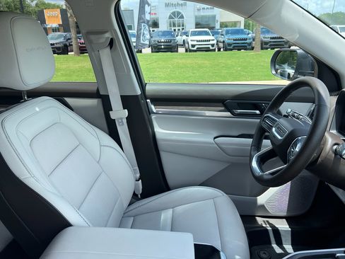 Used 2026 GMC Terrain Denali w/ LPO, Floor Liner Package AWD/4WD image 15
