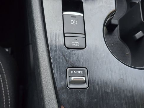 Used 2023 Nissan Rogue SV image 21