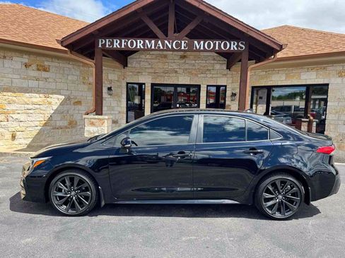 Used 2024 Toyota Corolla SE FWD image 2