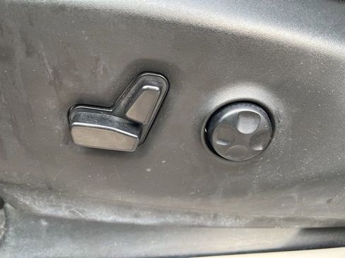 Certified 2023 Chrysler Pacifica Touring-L image 19