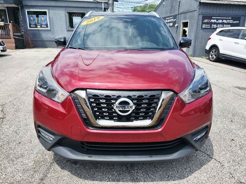 Used 2019 Nissan Kicks SR w/ SR Premium Package FWD image 2