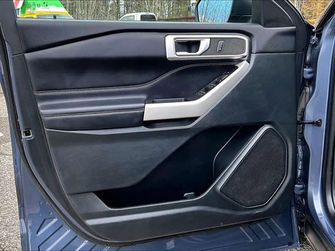 Used 2021 Ford Explorer XLT w/ Equipment Group 202A AWD/4WD image 22