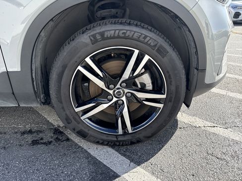 Used 2025 Volvo XC40 B5 Core image 32