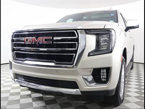 Used 2023 GMC Yukon XL SLT w/ SLT Premium Package RWD image 3