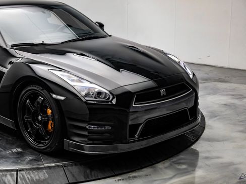 Used 2013 Nissan GT-R Premium image 25