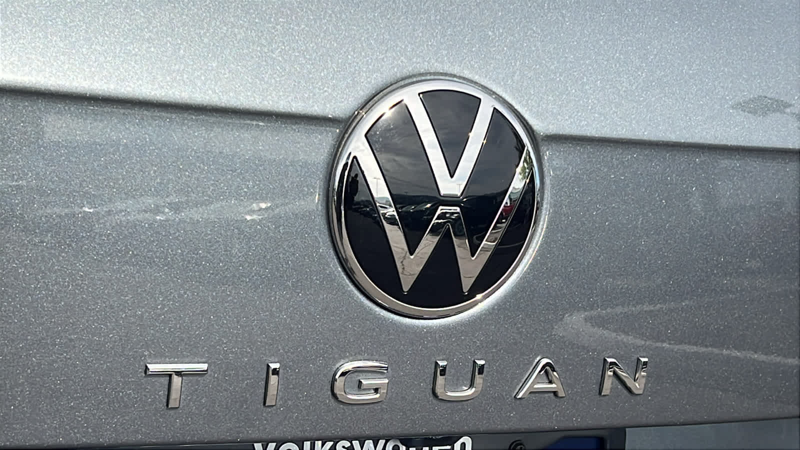 Certified 2023 Volkswagen Tiguan SE R-Line FWD image 28