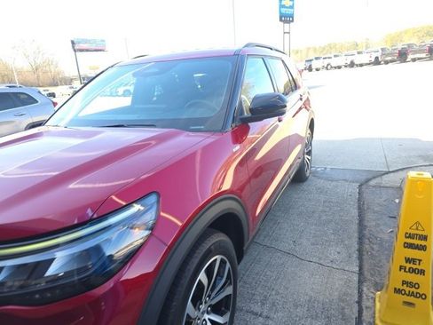 Used 2025 Ford Explorer ST-Line image 2