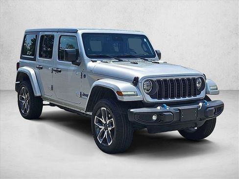 Used 2024 Jeep Wrangler Unlimited AWD/4WD image 3