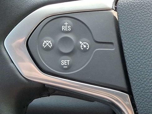 Used 2021 Chevrolet Traverse LT FWD image 21