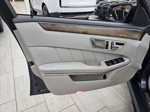 Used 2014 Mercedes-Benz E 550 4MATIC Sedan image 37