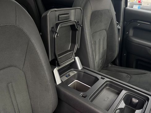 Used 2023 Land Rover Defender 110 image 25