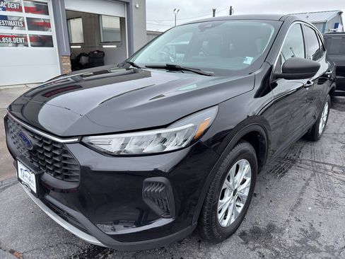 Used 2023 Ford Escape Active AWD/4WD image 2