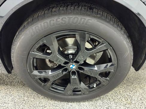 Used 2023 BMW X7 xDrive40i w/ Premium Package image 16