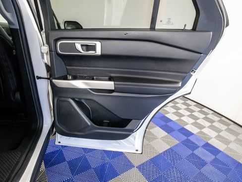 Used 2023 Ford Explorer XLT w/ Equipment Group 202A AWD/4WD image 18