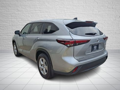 Certified 2025 Toyota Highlander LE AWD/4WD image 4
