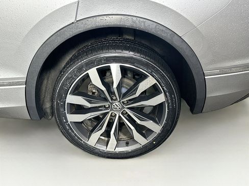 Used 2019 Volkswagen Tiguan SEL Premium R-Line image 11