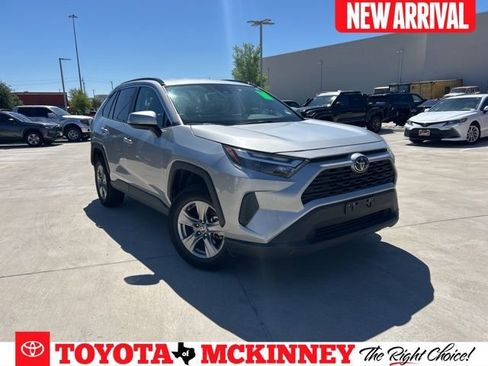 Used 2025 Toyota RAV4 XLE image 1