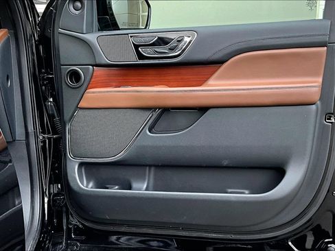 Used 2022 Lincoln Navigator Reserve RWD image 23
