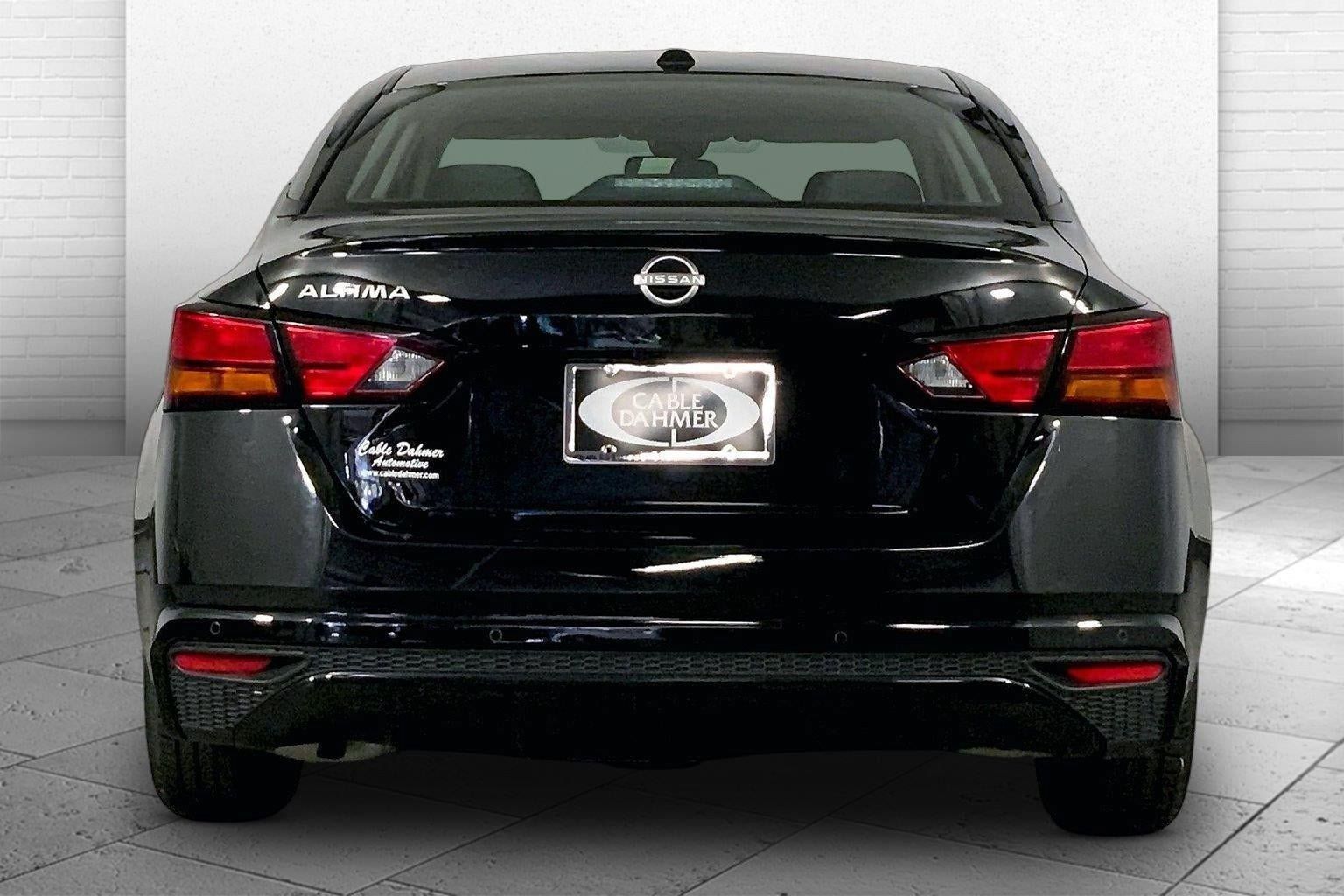 Used 2025 Nissan Altima 2.5 SV FWD image 3