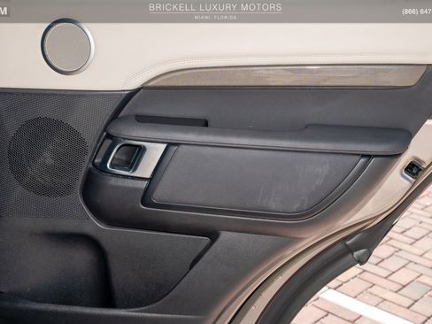 Used 2023 Land Rover Discovery S R-Dynamic image 16