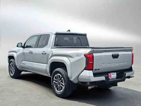 Used 2024 Toyota Tacoma TRD Sport AWD/4WD image 3
