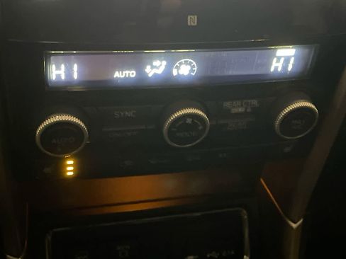 Used 2020 Subaru Ascent Limited w/ Technology Package AWD/4WD image 19