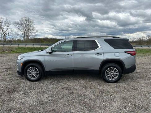Used 2023 Chevrolet Traverse LT FWD image 3