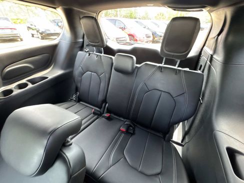 New 2026 Chrysler Pacifica Select FWD image 13