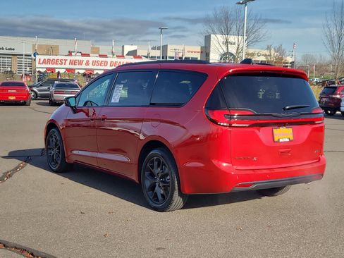 New 2026 Chrysler Pacifica Select image 12