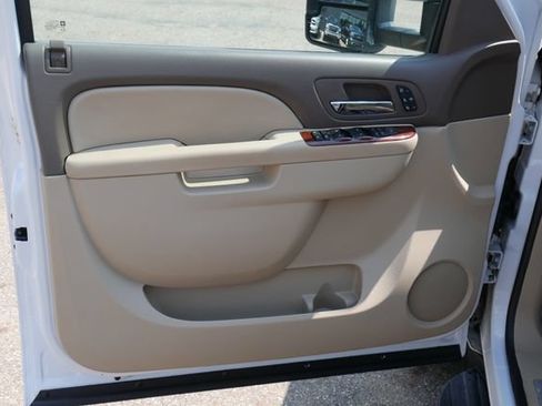 Used 2011 Chevrolet Suburban LTZ AWD/4WD image 16