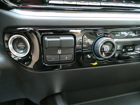 Certified 2025 Chevrolet Silverado 1500 RST AWD/4WD image 29