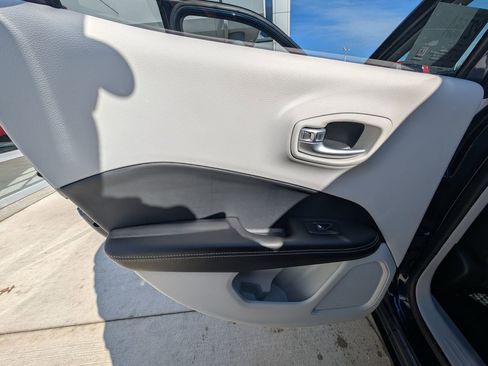 Used 2019 Jeep Compass Latitude w/ Cold Weather Group image 36