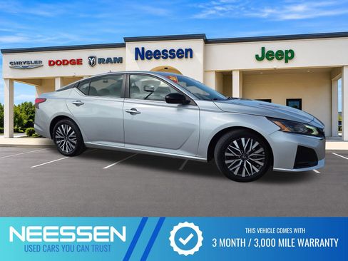 Used 2024 Nissan Altima 2.5 SV FWD image 1