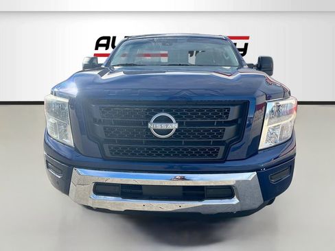 Used 2024 Nissan Titan SV w/ SV Convenience Package image 2