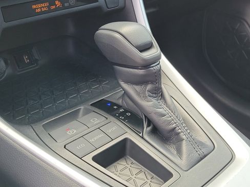 Used 2019 Toyota RAV4 LE image 28