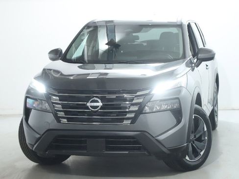 Certified 2025 Nissan Rogue SV image 3