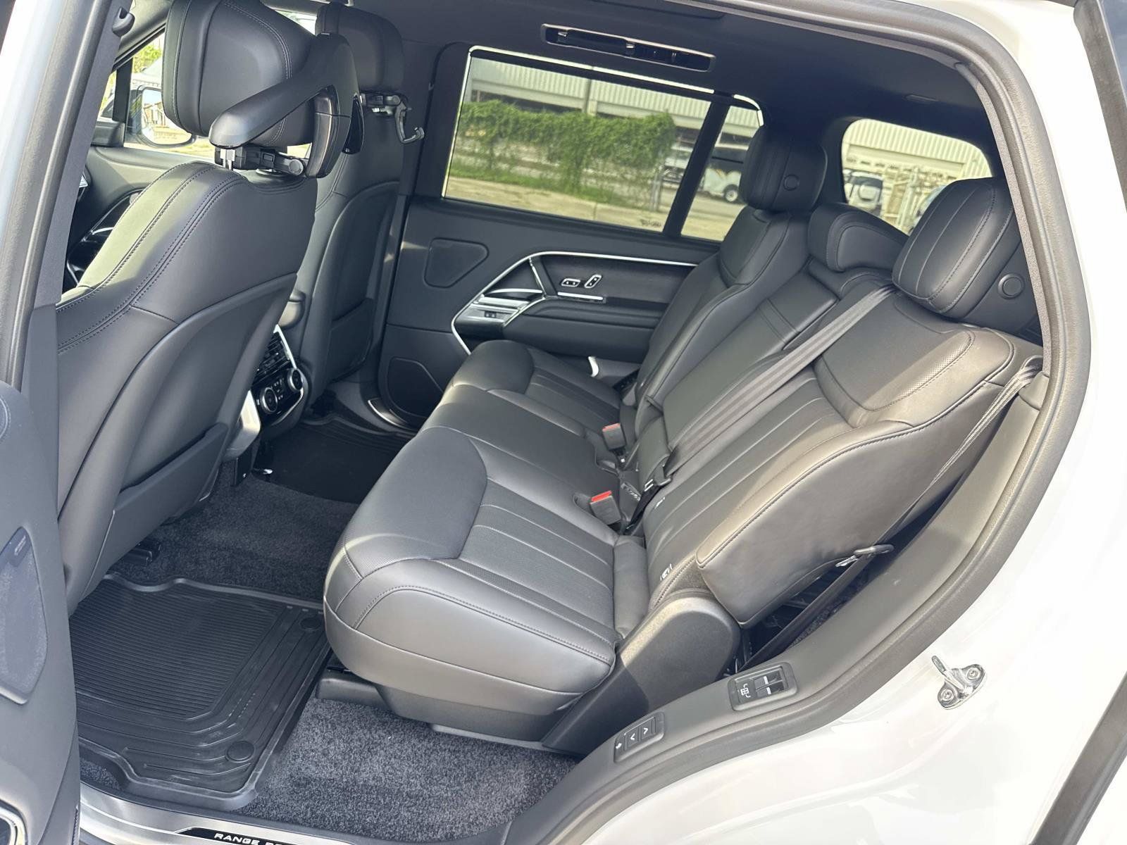 New 2027 Land Rover Range Rover Long Wheelbase SE AWD/4WD image 8