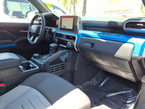 Certified 2025 Toyota Tacoma TRD Off-Road AWD/4WD image 23